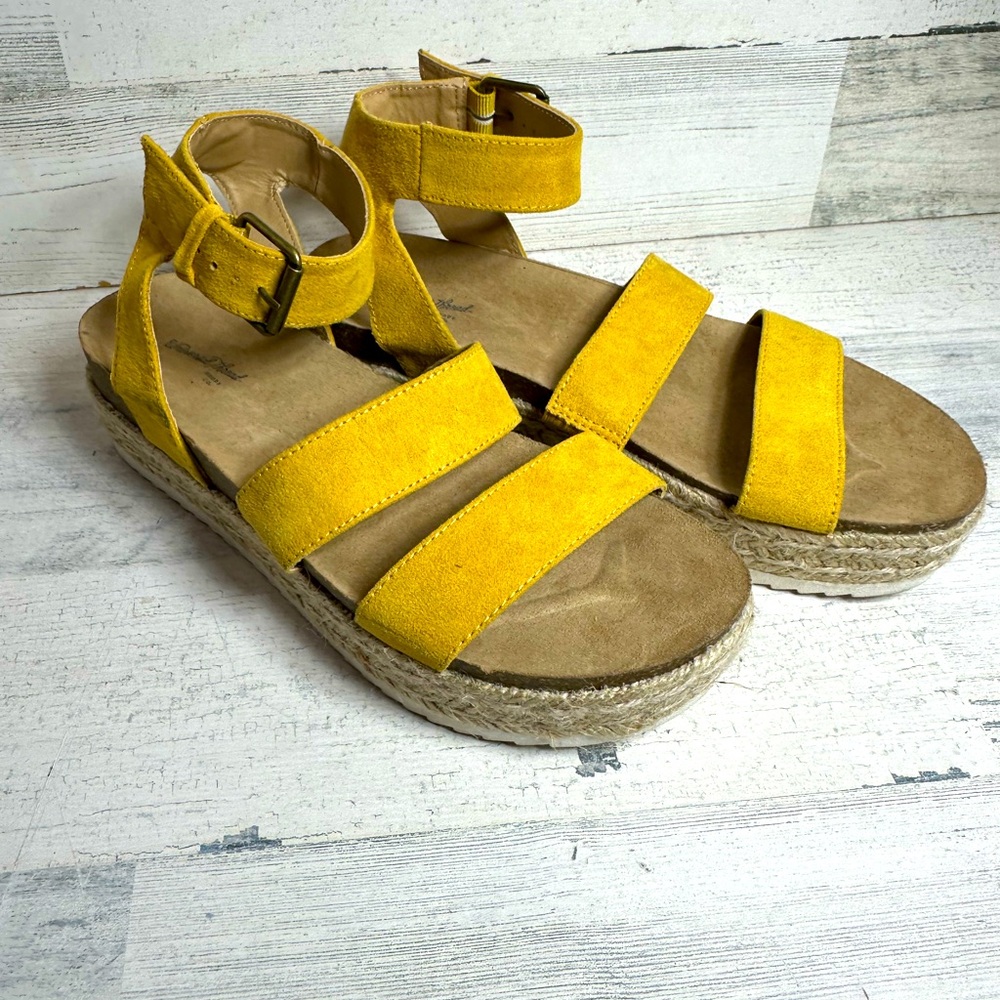 Universal Thread Platform Sandals - image 1